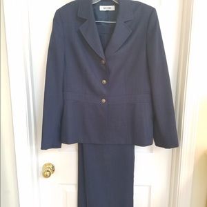 Women’s dress pant suits various name brands